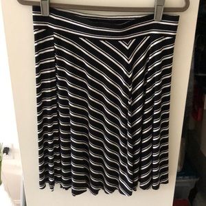 Casual black and white skirt